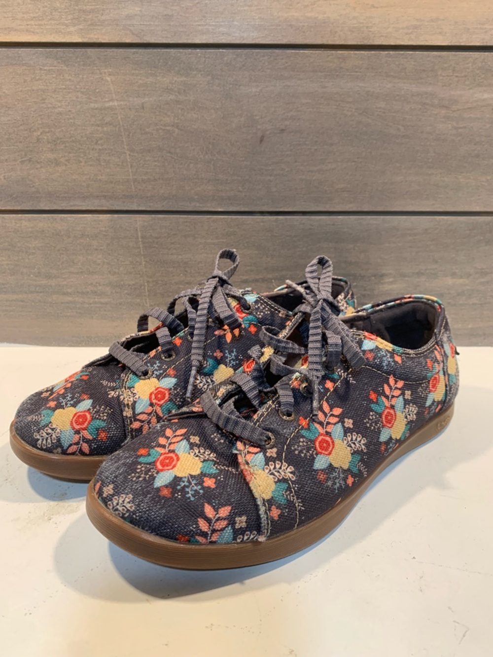 Chaco Woemsn Ionia Floral Canvas Lace-Up Shoe Size 9 Casual Outdoor Maximalist
